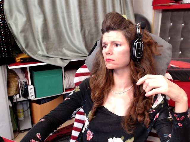 kellysurfing's BongaCams show and profile