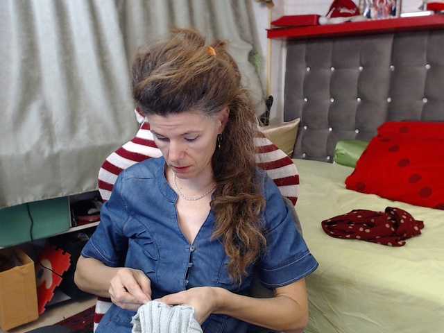 kellysurfing's BongaCams show and profile