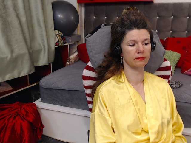 kellysurfing's BongaCams show and profile