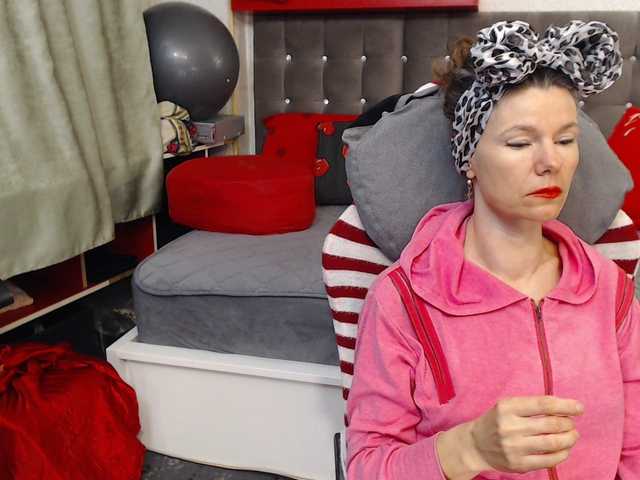 kellysurfing's BongaCams show and profile