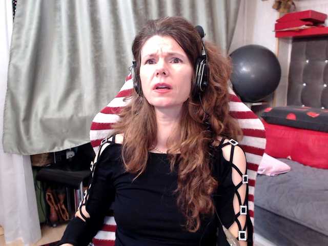 kellysurfing's BongaCams show and profile