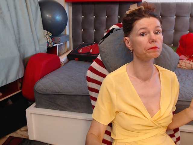 kellysurfing's BongaCams show and profile