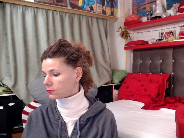 kellysurfing's BongaCams show and profile