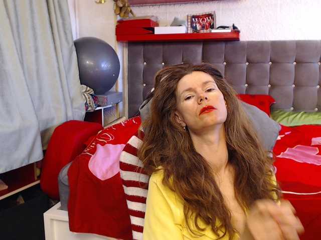 kellysurfing's BongaCams show and profile