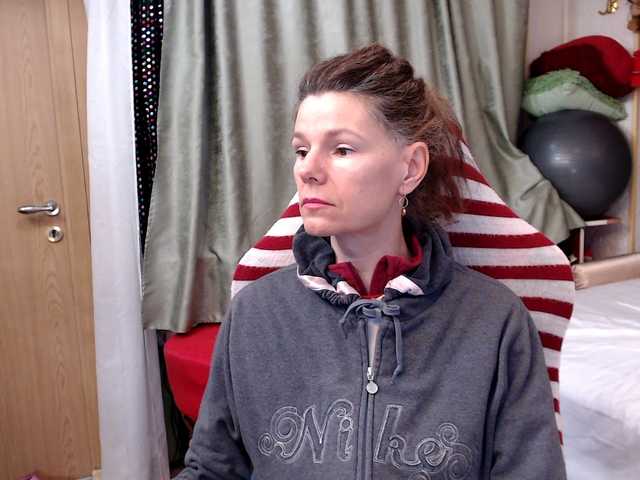 kellysurfing's BongaCams show and profile
