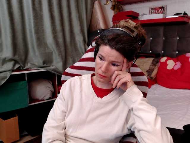 kellysurfing's BongaCams show and profile