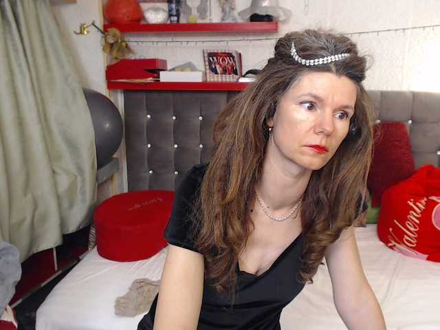 kellysurfing's BongaCams show and profile