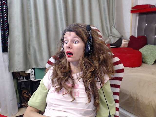 kellysurfing's BongaCams show and profile