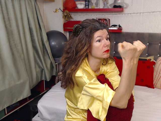 kellysurfing's BongaCams show and profile