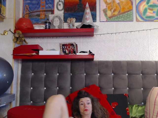 kellysurfing's BongaCams show and profile