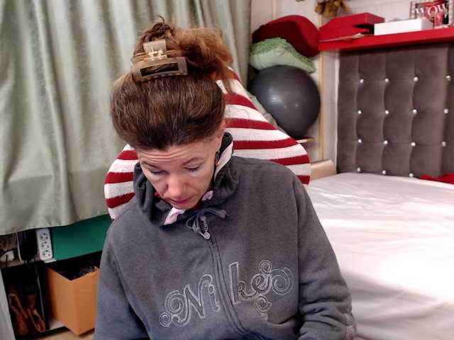 kellysurfing's BongaCams show and profile