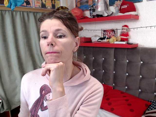 kellysurfing's BongaCams show and profile