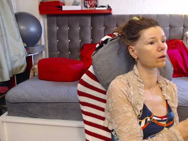 kellysurfing's BongaCams show and profile