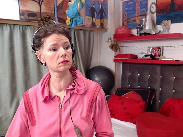 kellysurfing's BongaCams show and profile