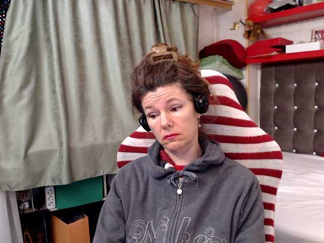 kellysurfing's BongaCams show and profile