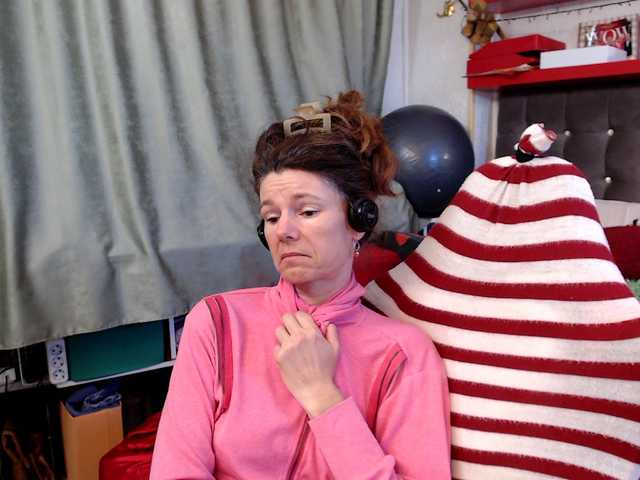 kellysurfing's BongaCams show and profile