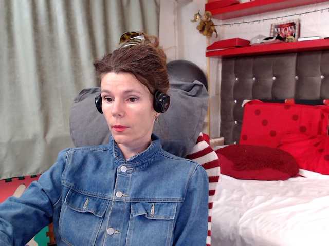 kellysurfing's BongaCams show and profile