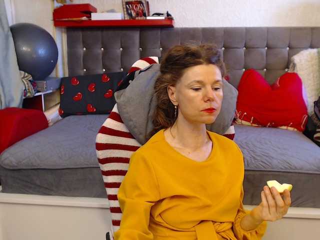 kellysurfing's BongaCams show and profile