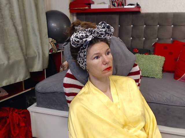 kellysurfing's BongaCams show and profile