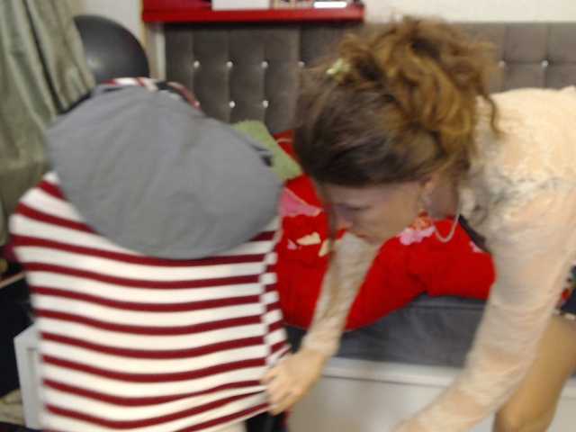 kellysurfing's BongaCams show and profile