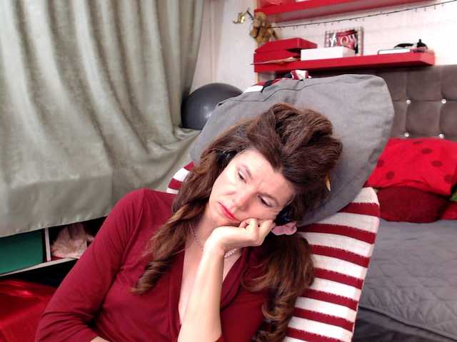 kellysurfing's BongaCams show and profile