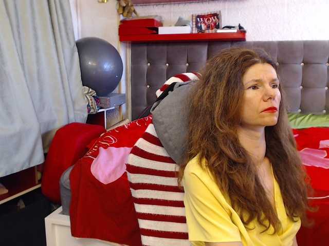 kellysurfing's BongaCams show and profile