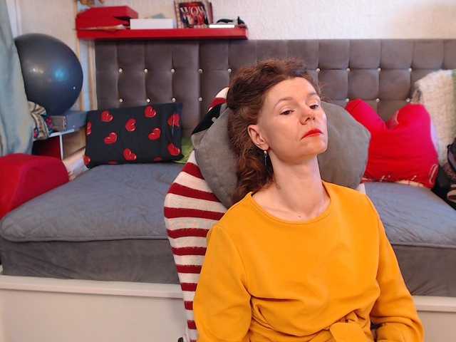 kellysurfing's BongaCams show and profile