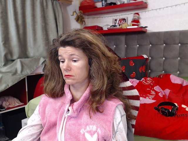 kellysurfing's BongaCams show and profile