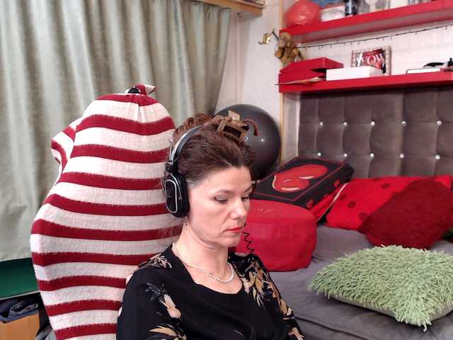 kellysurfing's BongaCams show and profile