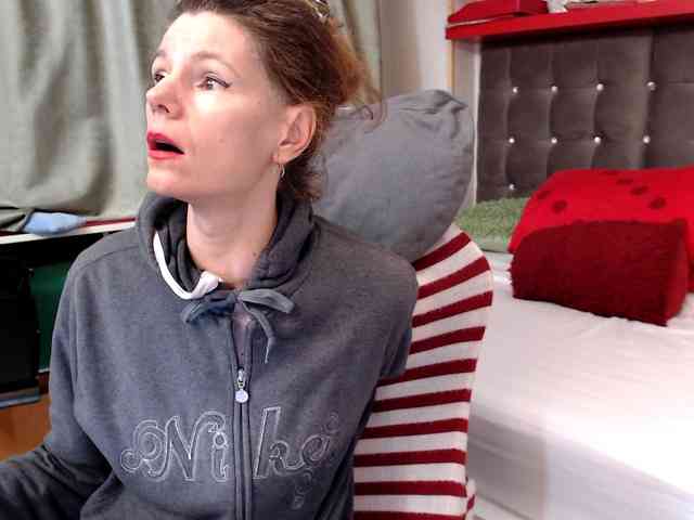 kellysurfing Live Webcam on BongaCams