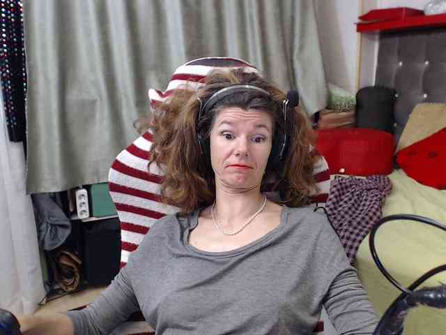 kellysurfing Live Webcam on BongaCams