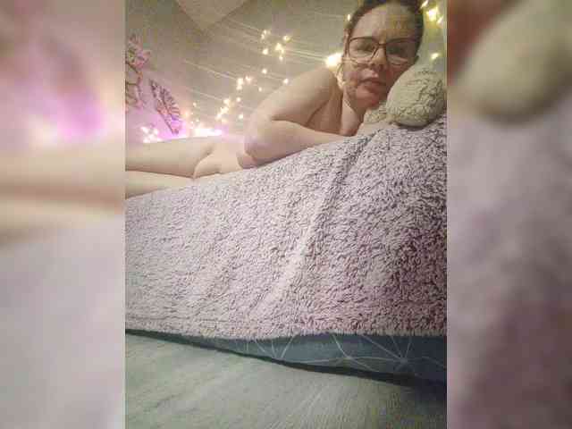 OnlyFox - bbw-white cam model from cis
