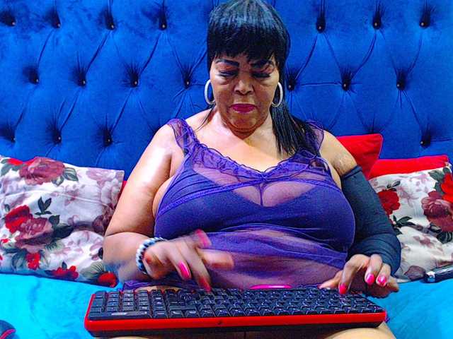 Ebonycandy10's BongaCams show and profile