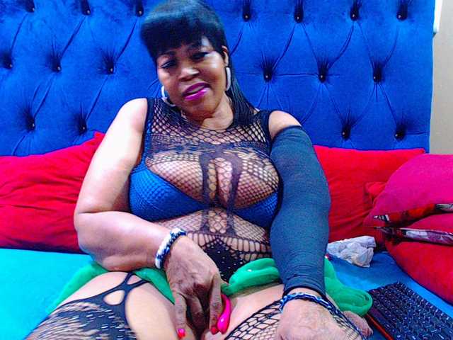 Ebonycandy10's BongaCams show and profile