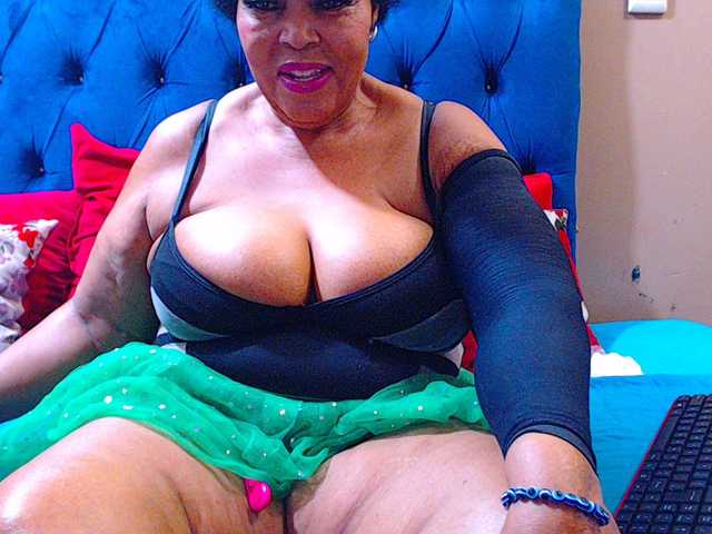 Ebonycandy10's BongaCams show and profile