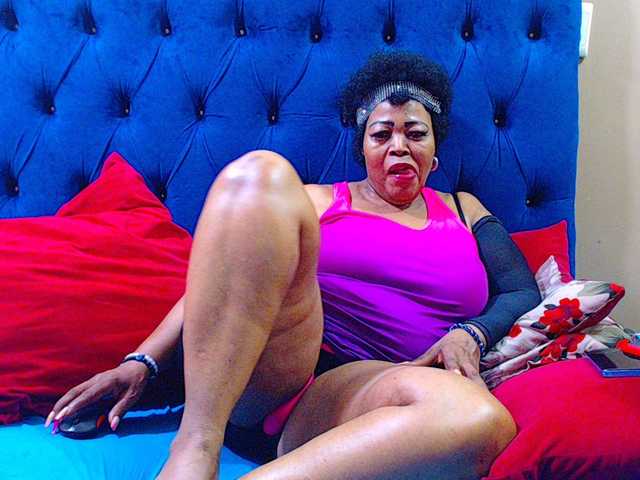 Ebonycandy10's BongaCams show and profile