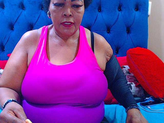 Ebonycandy10's BongaCams show and profile