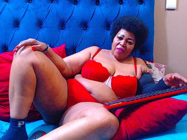 Ebonycandy10's BongaCams show and profile