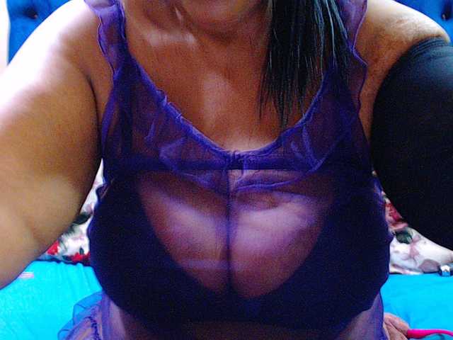 Ebonycandy10's BongaCams show and profile