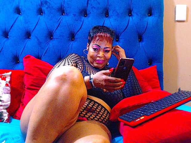 Ebonycandy10's BongaCams show and profile