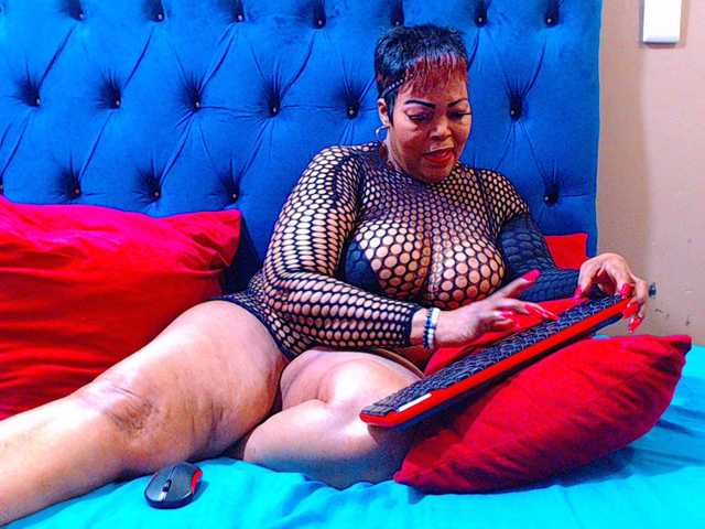 Ebonycandy10's BongaCams show and profile