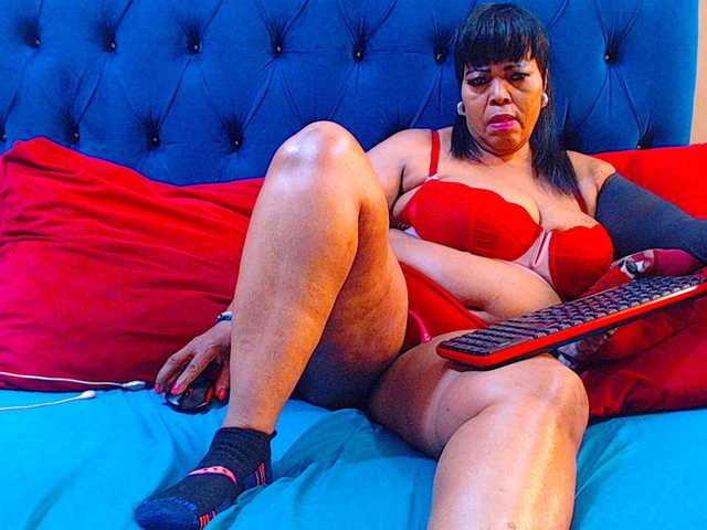 Ebonycandy10's BongaCams show and profile