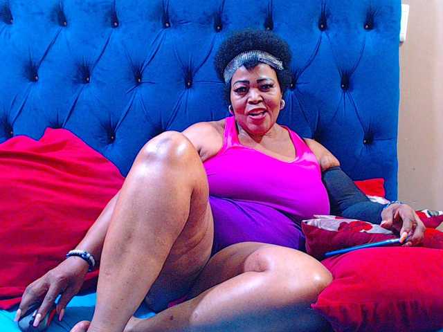 Ebonycandy10's BongaCams show and profile