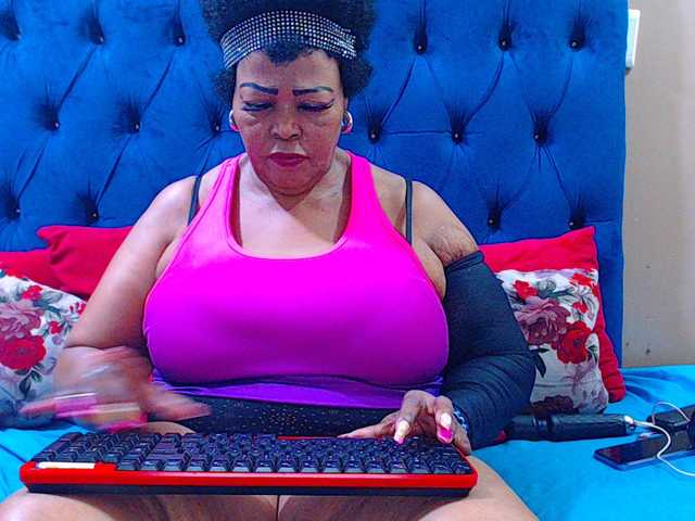 Ebonycandy10's BongaCams show and profile