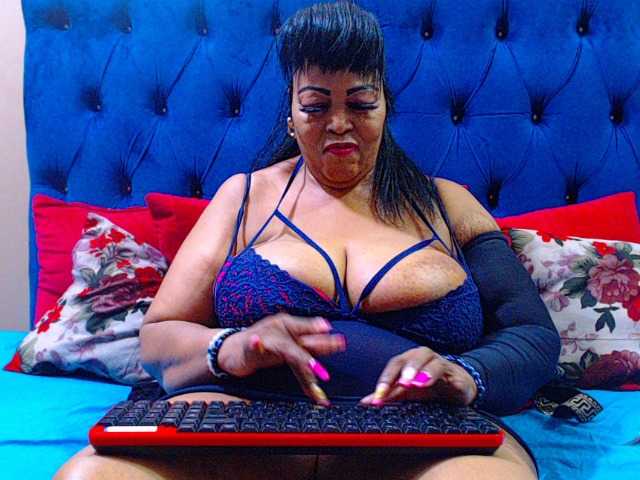 Ebonycandy10's BongaCams show and profile