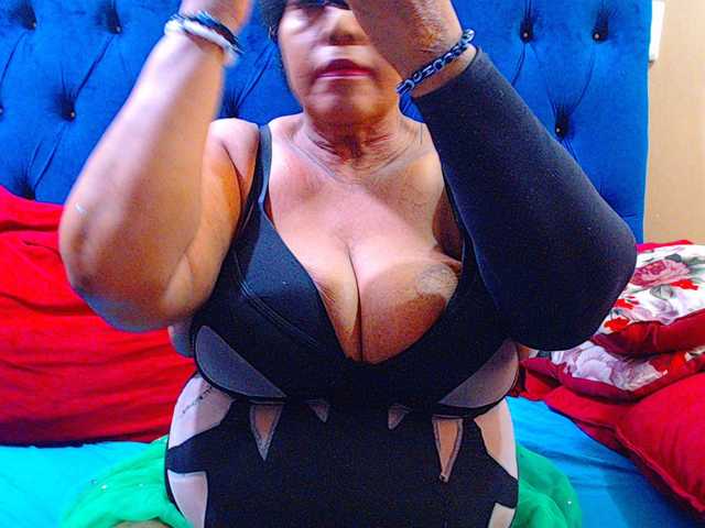 Ebonycandy10's BongaCams show and profile