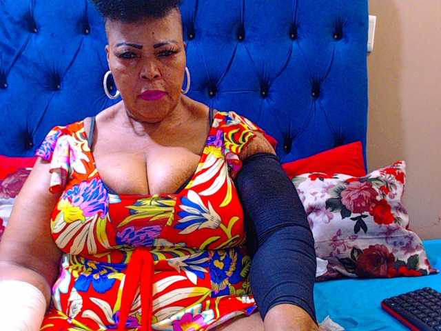 Ebonycandy10's BongaCams show and profile