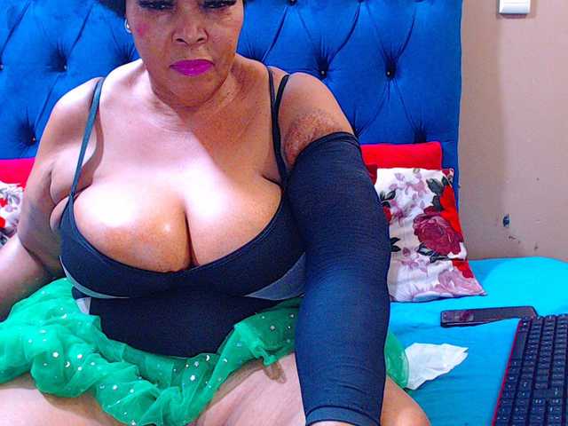 Ebonycandy10's BongaCams show and profile