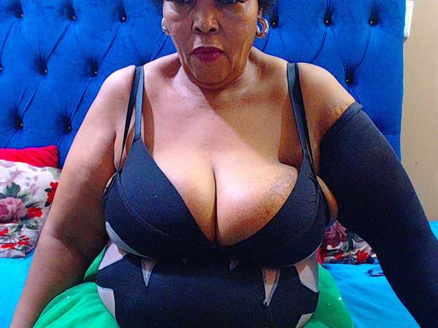 Ebonycandy10's BongaCams show and profile