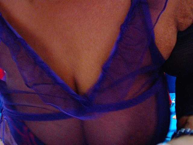 Ebonycandy10's BongaCams show and profile